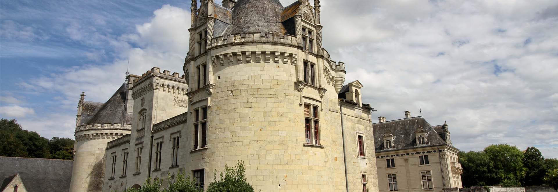 détails historiques du château de brézé près de saumur